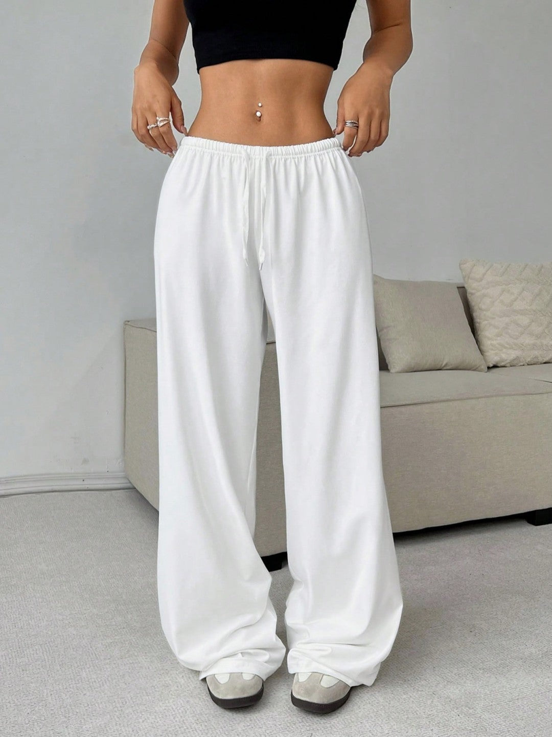 Leisure trousers with elasticated waistband, drawstring and wide leg