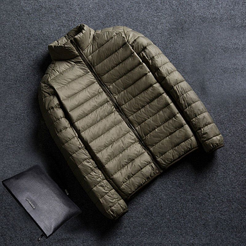 Kurze, ultradünne Daunenjacke mit Stehkragen und Kapuze für Herren