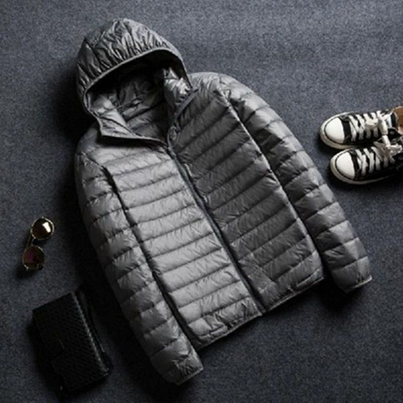 Kurze, ultradünne Daunenjacke mit Stehkragen und Kapuze für Herren