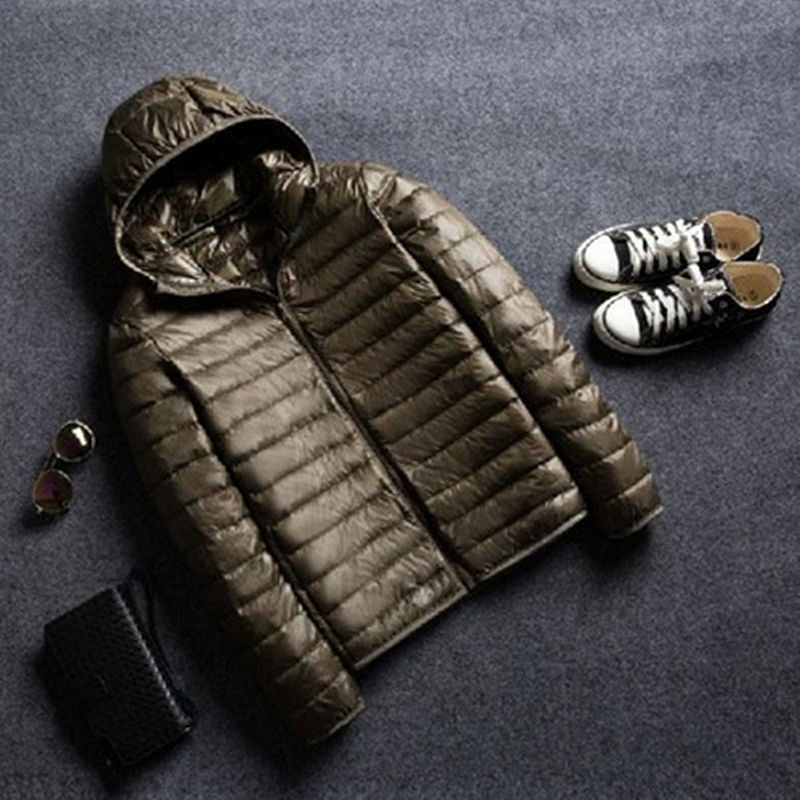 Kurze, ultradünne Daunenjacke mit Stehkragen und Kapuze für Herren