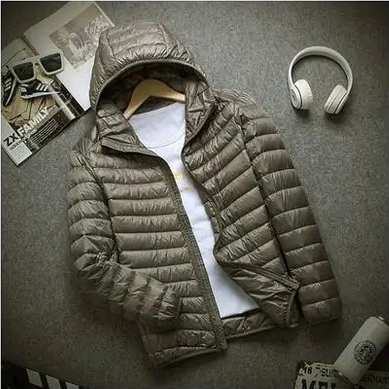 Kurze, ultradünne Daunenjacke mit Stehkragen und Kapuze für Herren