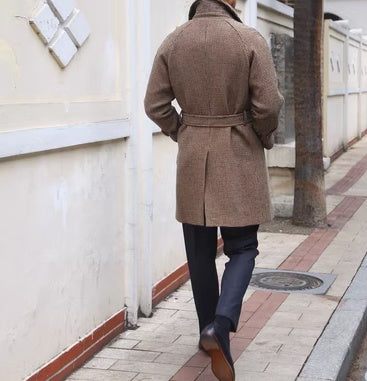 Herren Mittellanger Vintage Wollmantel mit Schultereinsatz