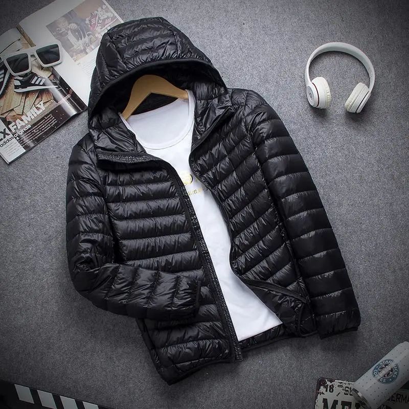 Kurze, ultradünne Daunenjacke mit Stehkragen und Kapuze für Herren