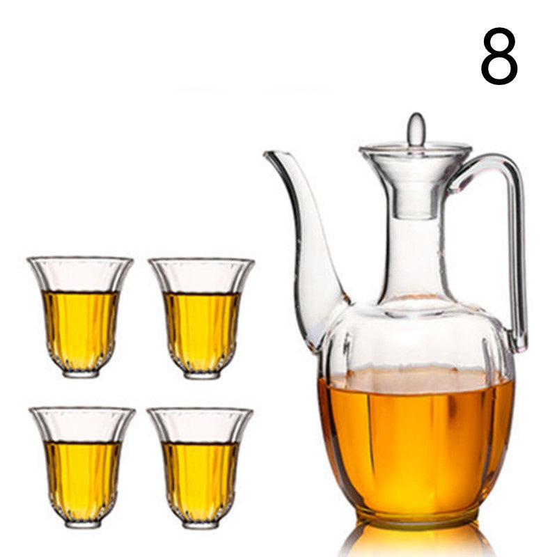 Handcrafted jug set made of high temperature resistant glass