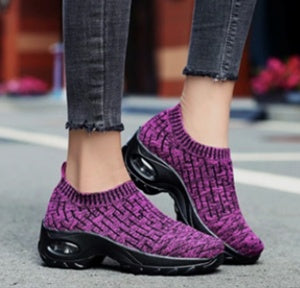 Women's sports shoes