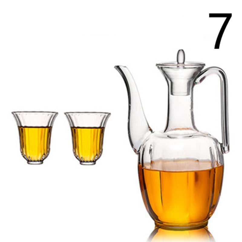 Handcrafted jug set made of high temperature resistant glass