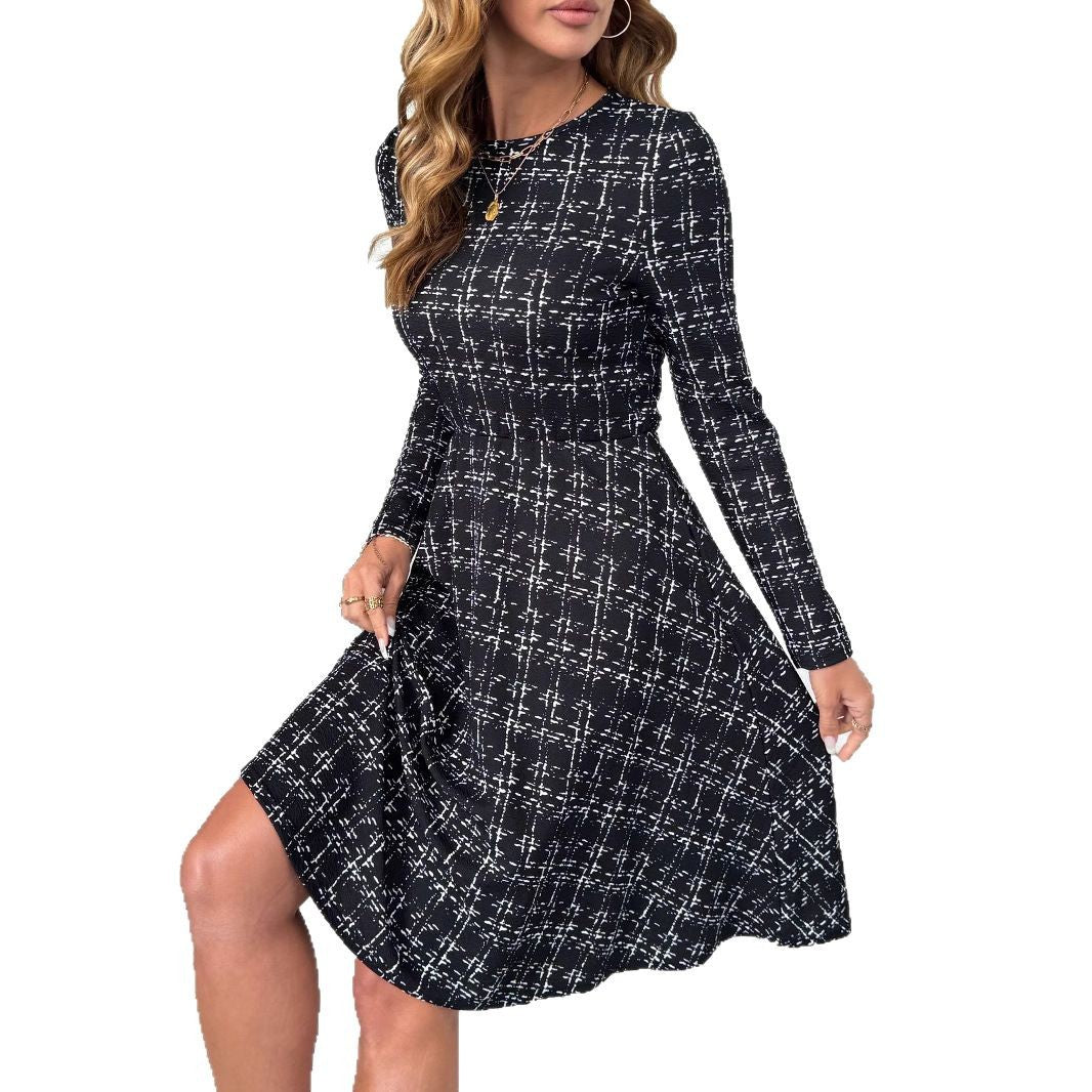 Long-sleeved, fitted dress in an umbrella style