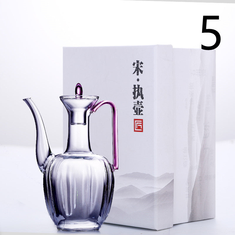 Handcrafted jug set made of high temperature resistant glass