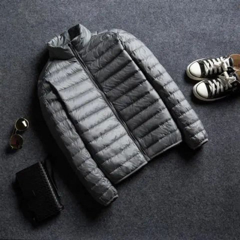 Kurze, ultradünne Daunenjacke mit Stehkragen und Kapuze für Herren