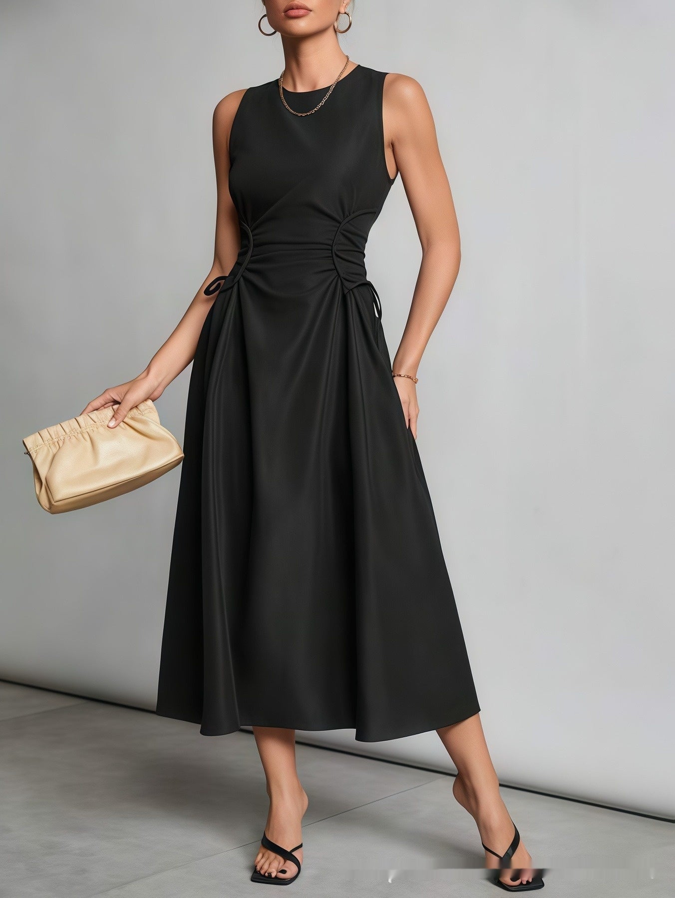 Tailliertes, Figurbetontes A-Linien-Maxikleid