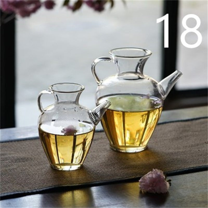 Handcrafted jug set made of high temperature resistant glass