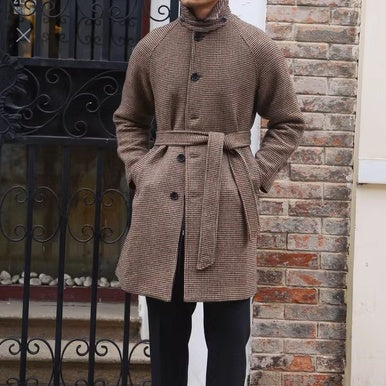 Cappotto vintage in lana di media lunghezza da uomo con inserto sulle spalle