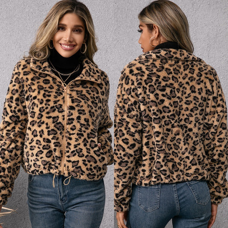 Pelzige Jacke mit Revers und Reißverschluss für Damen mit Leopardenmuster