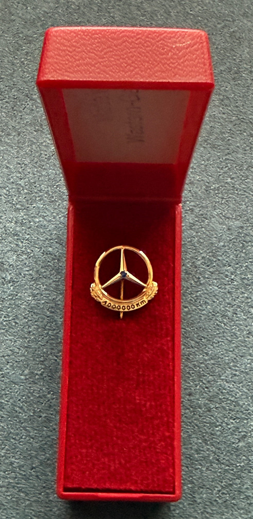 Épingle Mercedes-Benz 1 000 000 km - Épingle en or