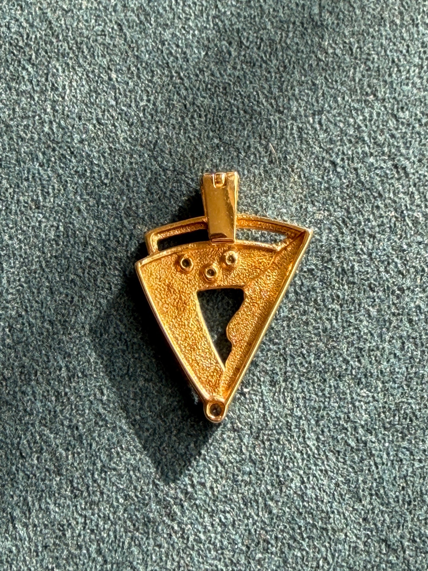 Goldanhänger an Kautschukkette mit Goldverschluss "OUTIFIT"