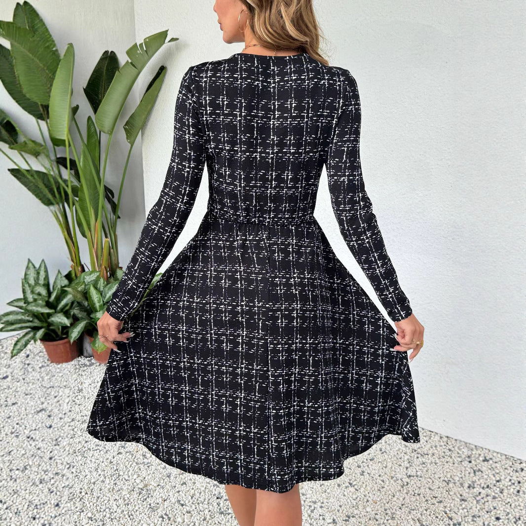 Long-sleeved, fitted dress in an umbrella style