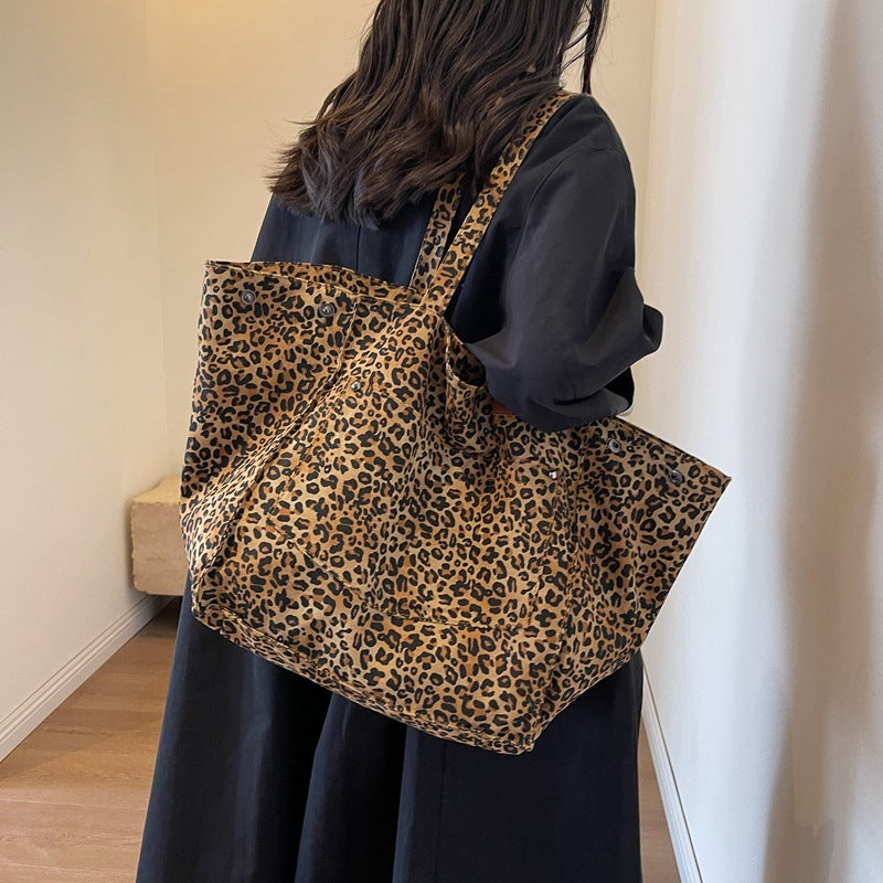 Große Tragetasche aus Canvas mit Leopardenmuster