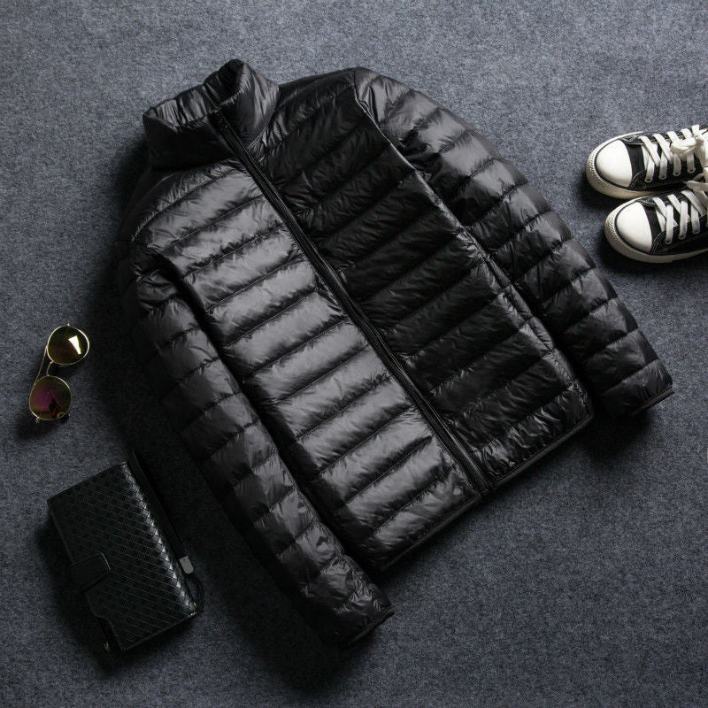 Kurze, ultradünne Daunenjacke mit Stehkragen und Kapuze für Herren