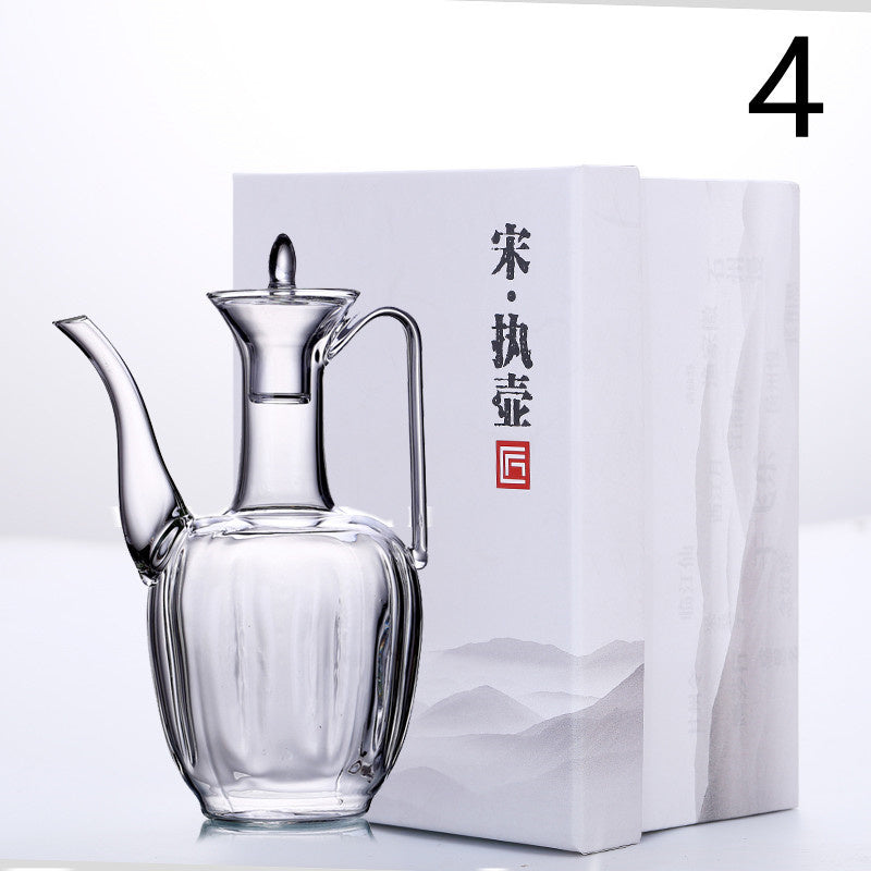 Handcrafted jug set made of high temperature resistant glass