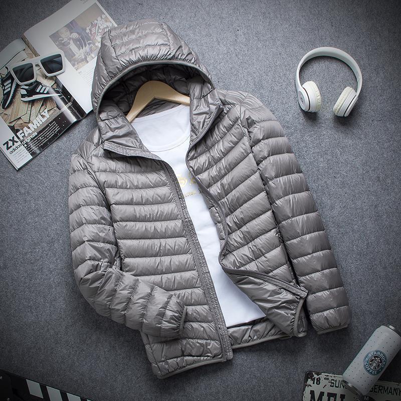 Kurze, ultradünne Daunenjacke mit Stehkragen und Kapuze für Herren